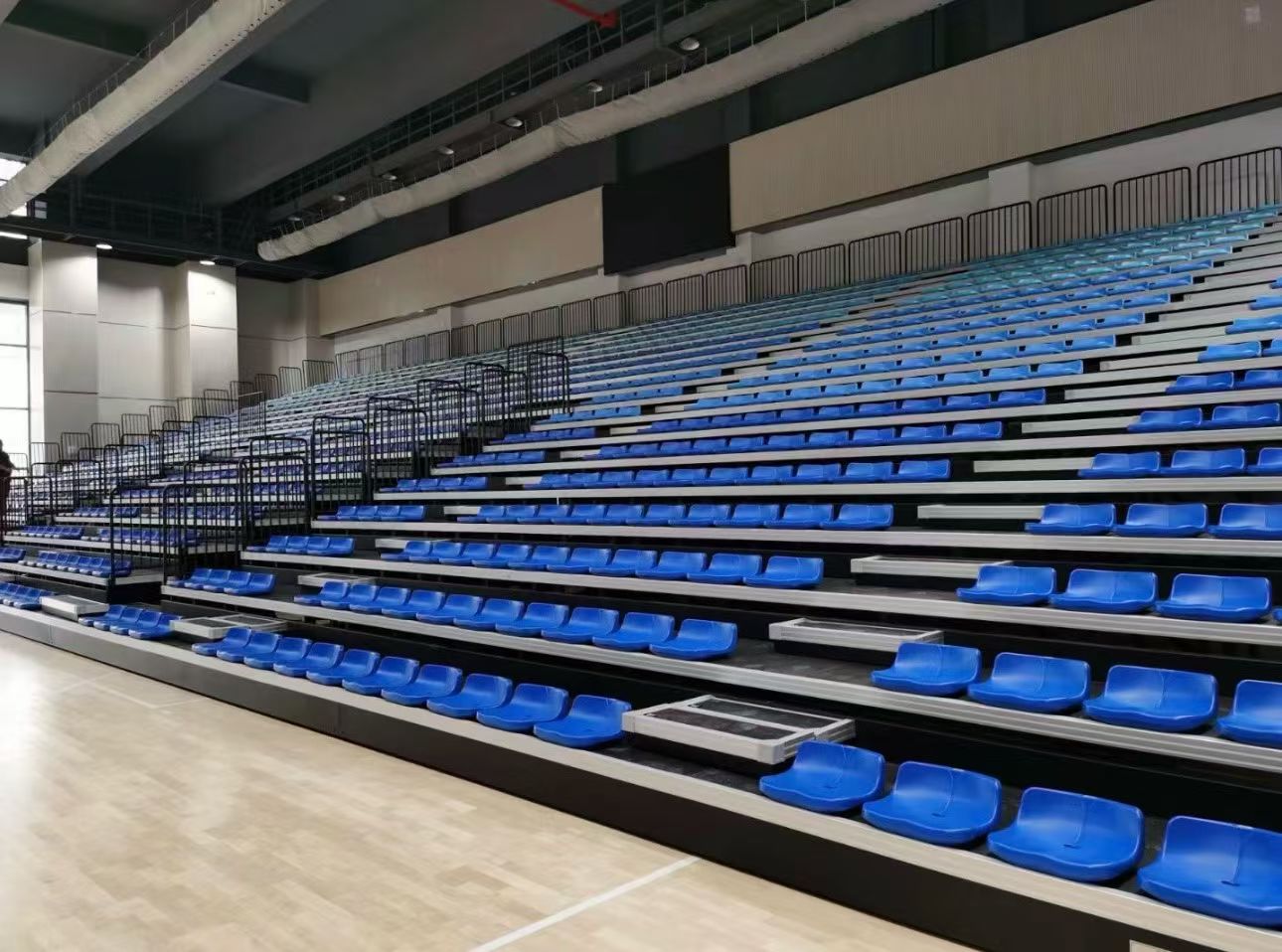 Customized mobile and retractable grandstands in various styles