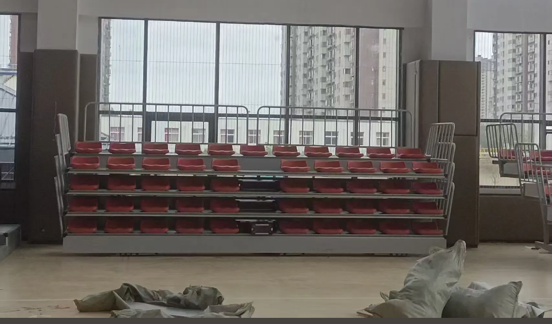 Low-back retractable grandstand seats